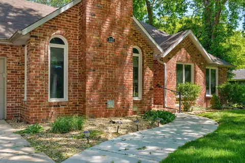 Exterior - 2157 E Cherryvale St, Springfield, MO 65804 photo 4 of 9