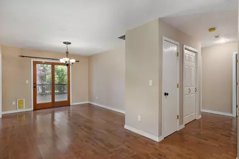 Living - 2157 E Cherryvale St, Springfield, MO 65804 photo 3 of 4