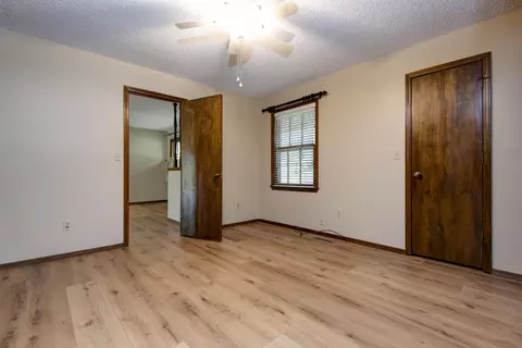 Bedroom - 908 E Mentor St, Springfield, MO 65810 photo 4 of 4