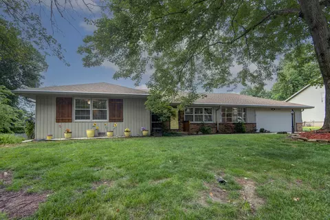 Exterior - 908 E Mentor St, Springfield, MO 65810 photo 5 of 5
