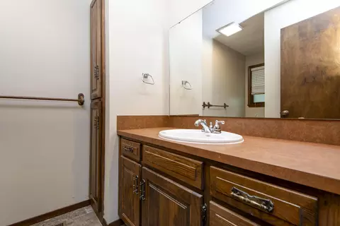 Bath - 908 E Mentor St, Springfield, MO 65810 photo 1 of 3