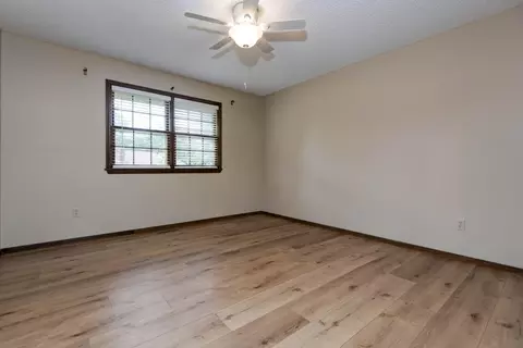 Bedroom - 908 E Mentor St, Springfield, MO 65810 photo 3 of 4
