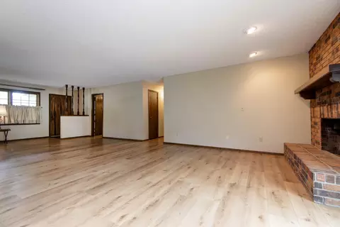 Living - 908 E Mentor St, Springfield, MO 65810 photo 7 of 11
