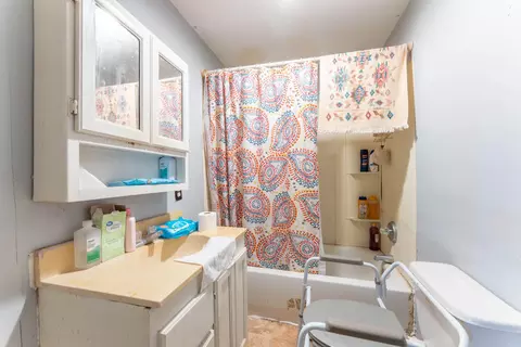 Bath - 208 Sherman St, Thayer, MO 65791 photo 2 of 2