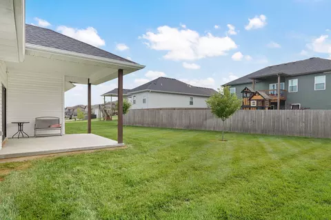 Exterior - 1102 S Strait Ave, Ozark, MO 65721 photo 5 of 9