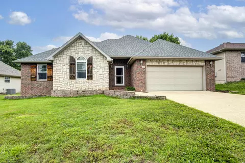 125 W Silver Oak St, Nixa, MO 65714