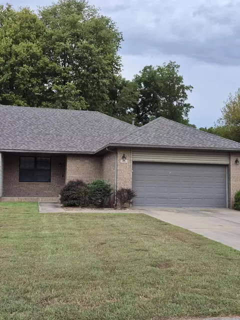 3467 S Doris Ave, Springfield, MO 65807