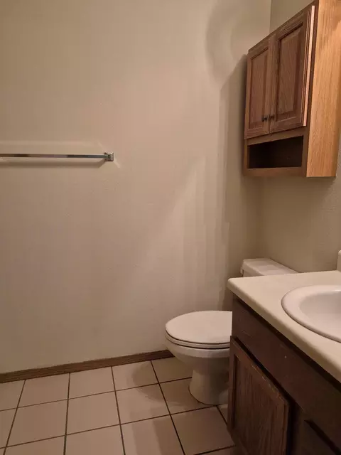 Bath - 3467 S Doris Ave, Springfield, MO 65807 photo 2 of 2