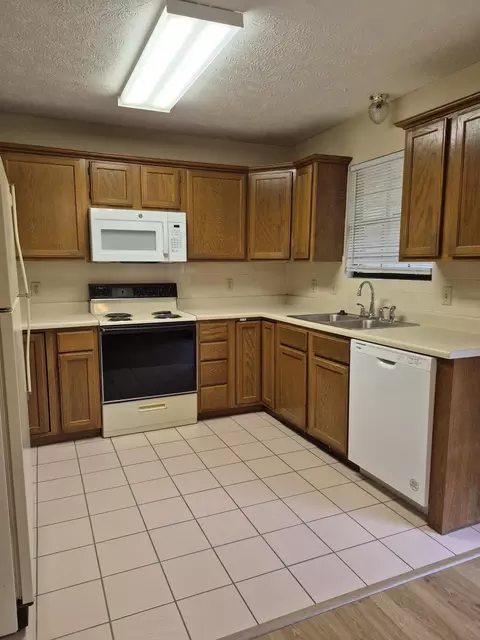Kitchen - 3467 S Doris Ave, Springfield, MO 65807 photo 1 of 2