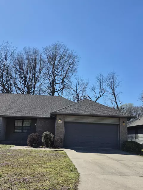 3467 S Doris Ave, Springfield, MO 65807