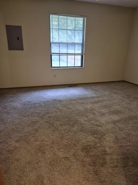 Bedroom - 3467 S Doris Ave, Springfield, MO 65807 photo 2 of 3