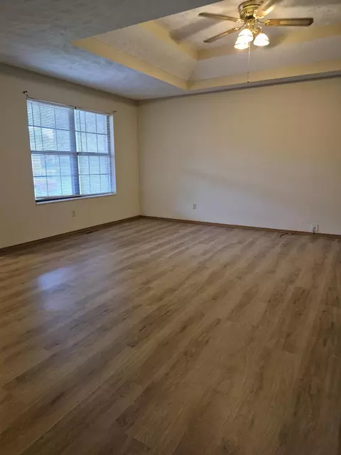 Living - 3467 S Doris Ave, Springfield, MO 65807 photo 2 of 3
