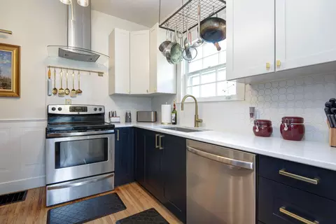 Kitchen - 425 N Pine Ave, Republic, MO 65738 photo 2 of 4