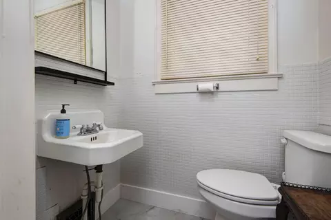 Bath - 425 N Pine Ave, Republic, MO 65738 photo 1 of 2