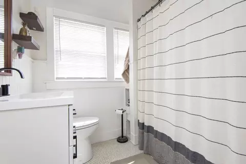 Bath - 425 N Pine Ave, Republic, MO 65738 photo 2 of 2