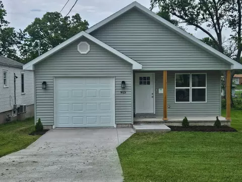 Exterior - 913 W Della St, Springfield, MO 65803 photo 2 of 5