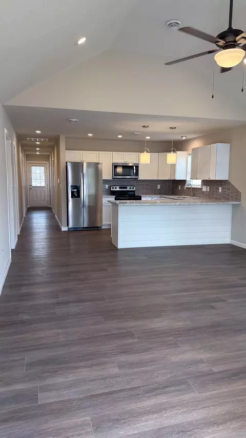 Kitchen - 913 W Della St, Springfield, MO 65803 photo 1 of 8