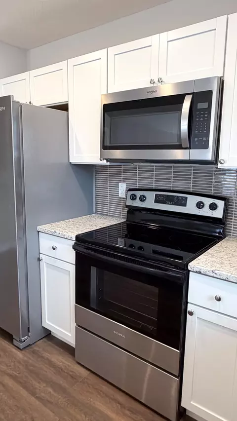 Kitchen - 913 W Della St, Springfield, MO 65803 photo 6 of 8
