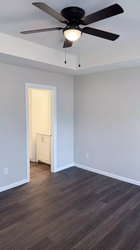 Bedroom - 913 W Della St, Springfield, MO 65803 photo 2 of 3