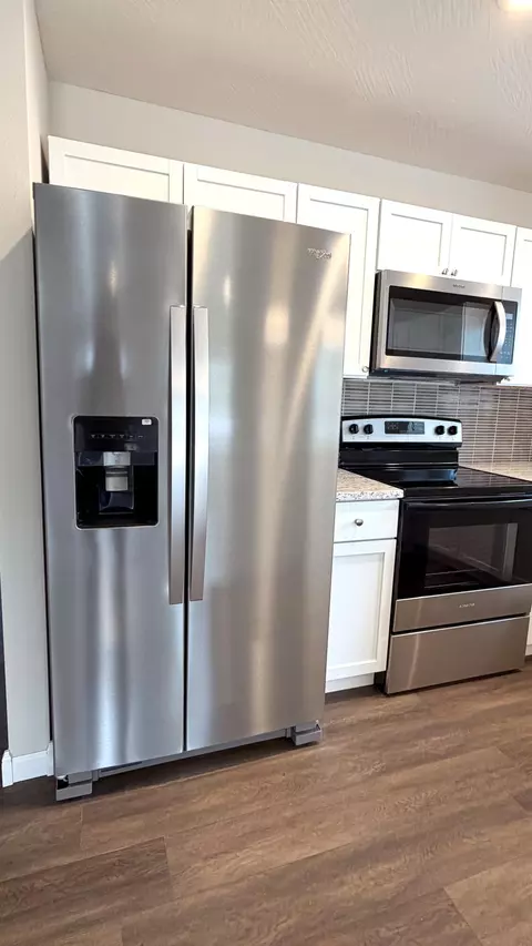 Kitchen - 913 W Della St, Springfield, MO 65803 photo 5 of 8