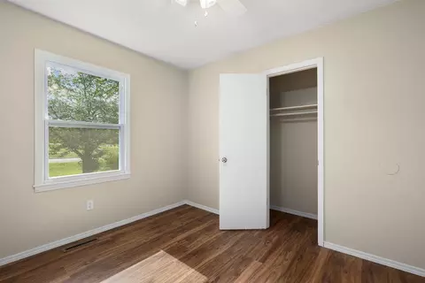 Bedroom - 547 S Hilton Ave, Springfield, MO 65802 photo 4 of 6