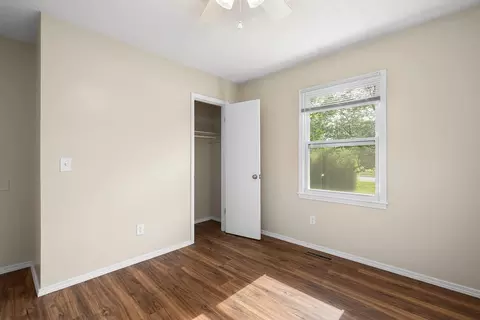 Bedroom - 547 S Hilton Ave, Springfield, MO 65802 photo 5 of 6