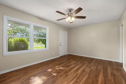 Living - 547 S Hilton Ave, Springfield, MO 65802 photo 5 of 5