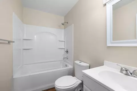Bath - 547 S Hilton Ave, Springfield, MO 65802 photo 1 of 1