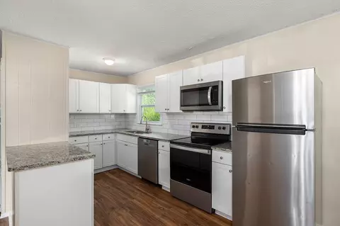 Kitchen - 547 S Hilton Ave, Springfield, MO 65802 photo 1 of 2
