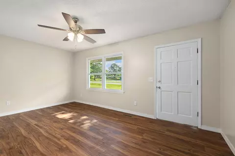 Living - 547 S Hilton Ave, Springfield, MO 65802 photo 4 of 5