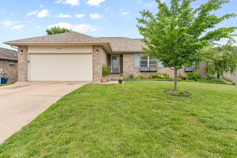 4621 S Ridgeview Ave, Battlefield, MO 65619