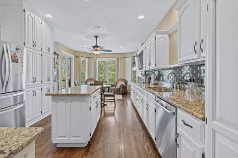 Kitchen - 4884 E Kingwood Ct, Springfield, MO 65809 photo 1 of 8