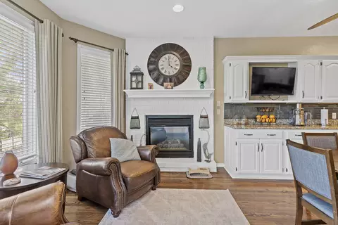 Living - 4884 E Kingwood Ct, Springfield, MO 65809 photo 6 of 10