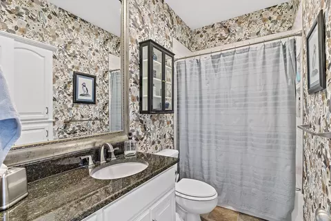 Bath - 4884 E Kingwood Ct, Springfield, MO 65809 photo 4 of 5