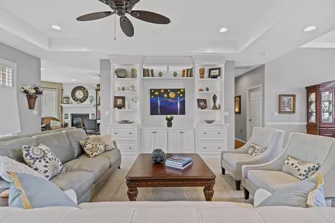 Living - 4884 E Kingwood Ct, Springfield, MO 65809 photo 3 of 10