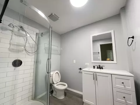 Bath - 1422 N Texas Ave, Springfield, MO 65802 photo 1 of 4