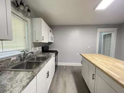 Kitchen - 1422 N Texas Ave, Springfield, MO 65802 photo 3 of 3