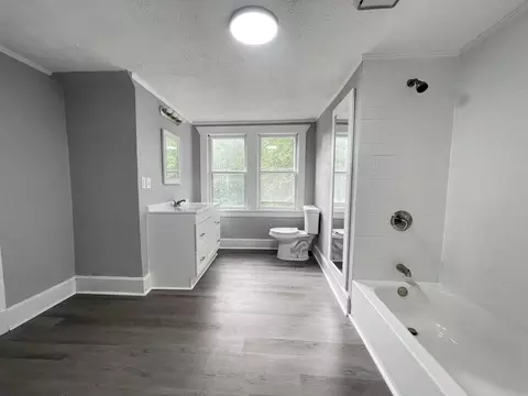 Bath - 1422 N Texas Ave, Springfield, MO 65802 photo 4 of 4
