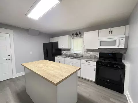 Kitchen - 1422 N Texas Ave, Springfield, MO 65802 photo 2 of 3