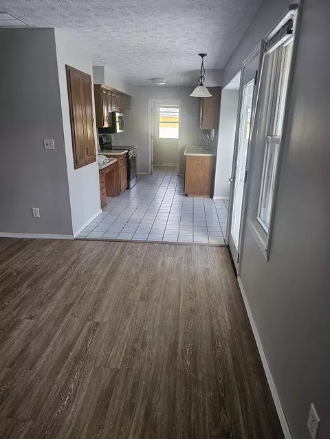 1645 W Swan St, Springfield, MO 65807 photo 5