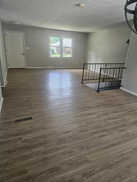 1645 W Swan St, Springfield, MO 65807 photo 3
