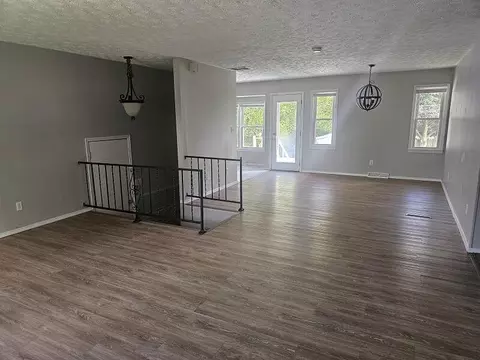 1645 W Swan St, Springfield, MO 65807 photo 4