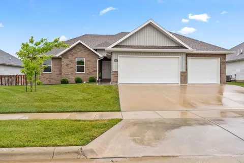 746 E Penzance Cir, Nixa, MO 65714