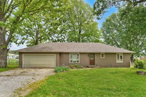 400 N Dogwood St, Strafford, MO 65757