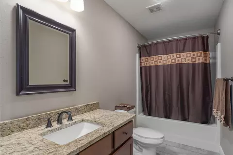 Bath - 4318 E Kentbrook Dr, Springfield, MO 65802 photo 3 of 3