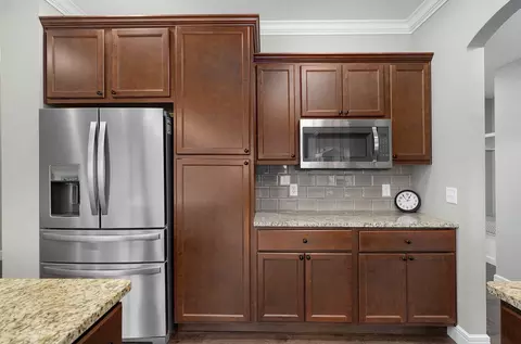 Kitchen - 4318 E Kentbrook Dr, Springfield, MO 65802 photo 4 of 5
