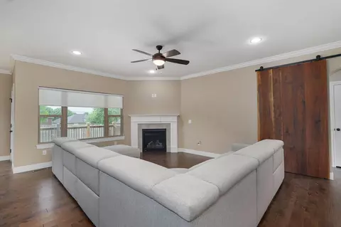 Living - 4318 E Kentbrook Dr, Springfield, MO 65802 photo 2 of 5