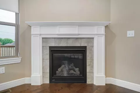 Living - 4318 E Kentbrook Dr, Springfield, MO 65802 photo 3 of 5