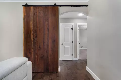 Entry Way - 4318 E Kentbrook Dr, Springfield, MO 65802 photo 2 of 3