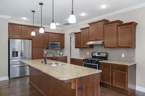 Kitchen - 4318 E Kentbrook Dr, Springfield, MO 65802 photo 1 of 5